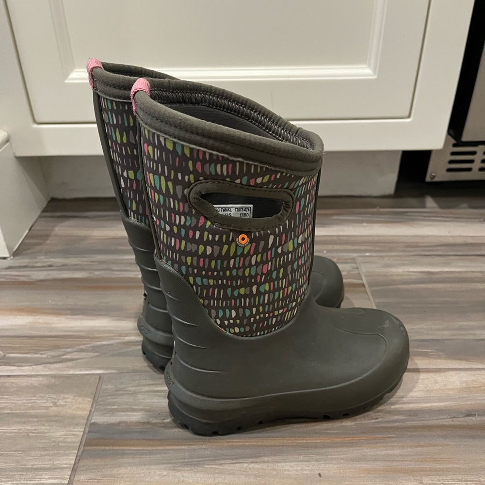 BOGS neo classic twinkle winter boots. Size US 12 toddler. Used for one season